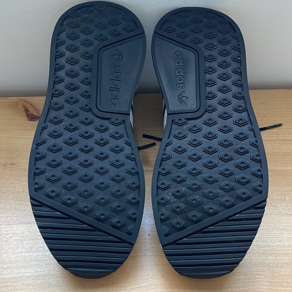 Adidas Boys Sneakers. - Picture 11 of 16